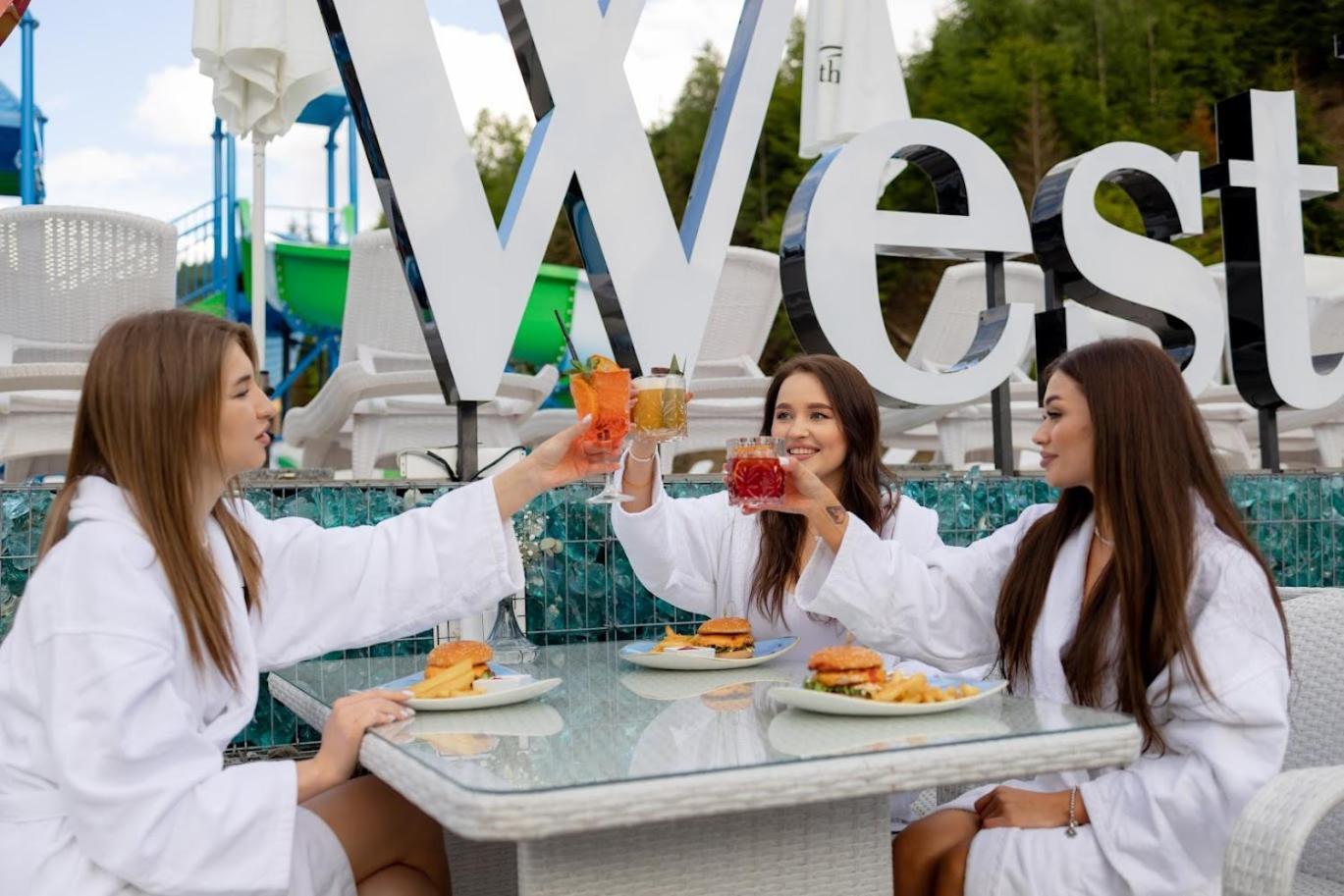 Westhills Cottage Town & Spa バコヴェル エクステリア 写真